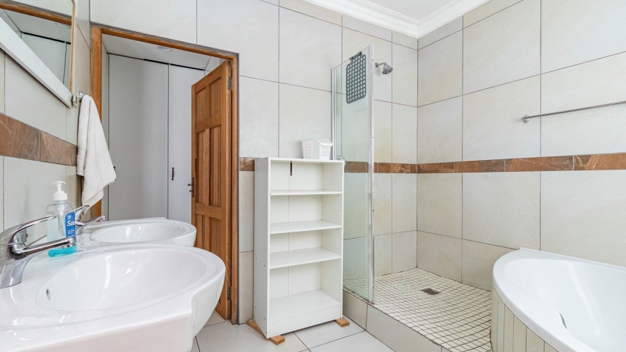 7 Bedroom Property for Sale in Kleinmond Western Cape